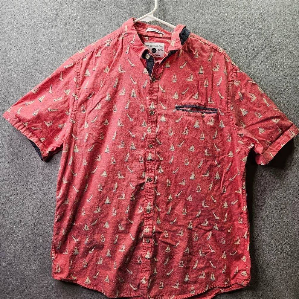 Cactus Man Slim Fit Shirt Mens Size XL Red Sailboat Print Short Sleeve Button Up
